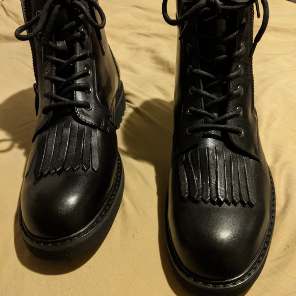 Men's INC black boot with side zippers, never worn, size 10M, with box - Picture 5 of 7
